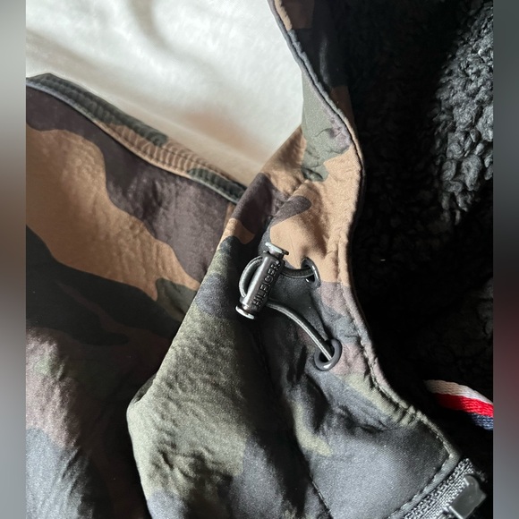 Tommy Hilfiger Men’s L Sherpa-lined Camo Jacket - Picture 6 of 11